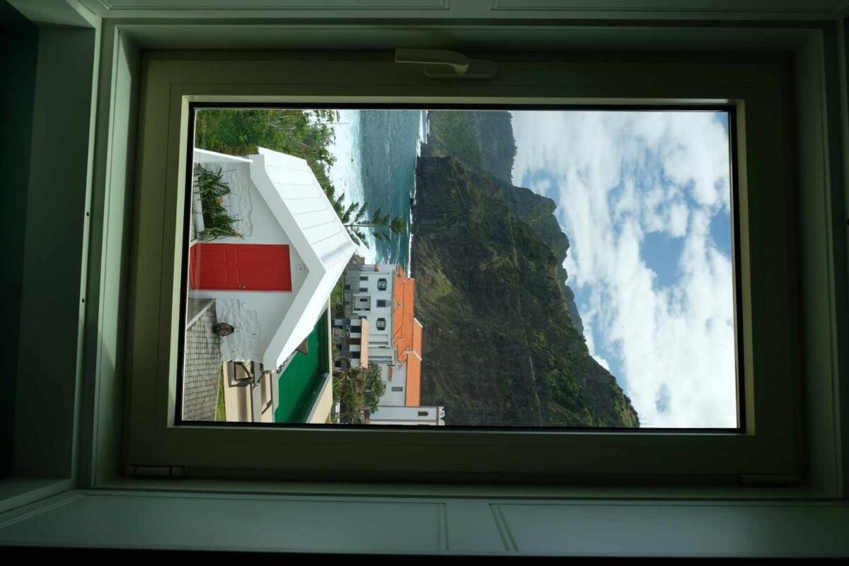 Casa Del Mar- Wonderfull Sea Views & Swimming Pool Villa Ponta Delgada  Eksteriør billede
